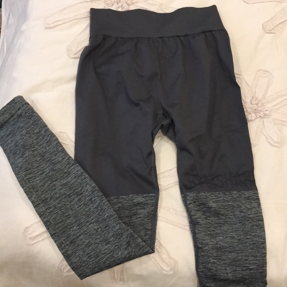 Gym shark leggings